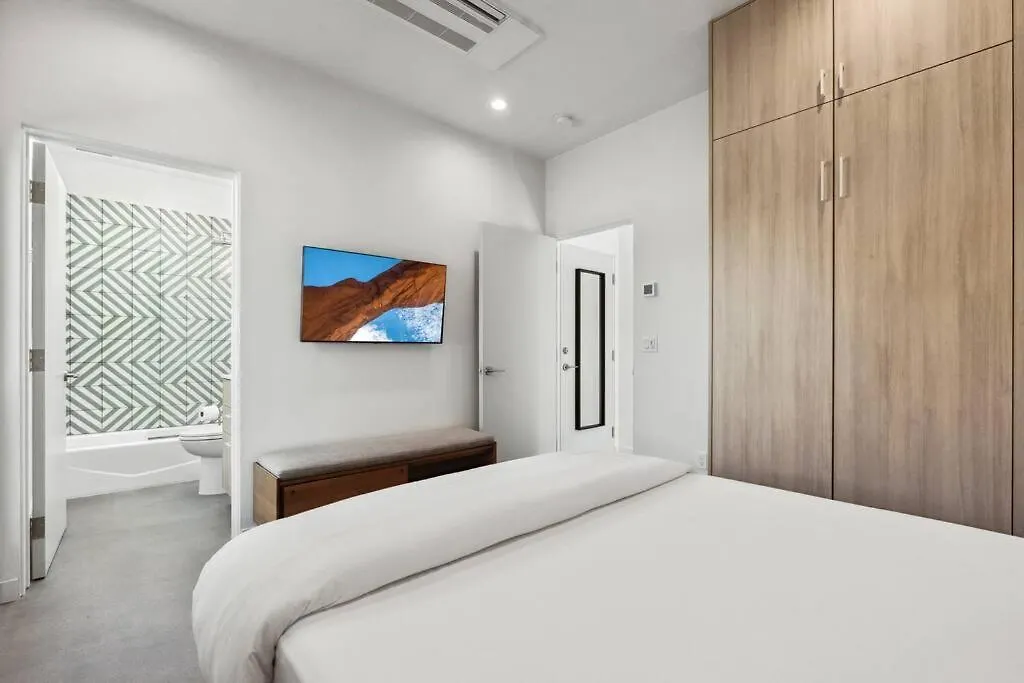 Modern 1-Bedroom Apartment - 80 Walkscore! Phoenix